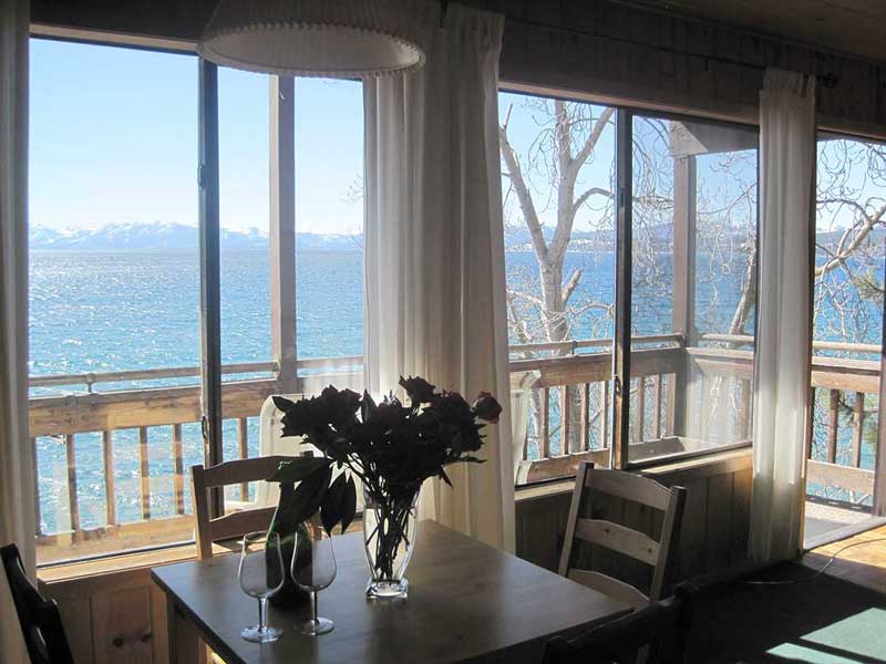 Holiday House Lake Tahoe, CA Lake front lodging at North Lake Tahoe CA